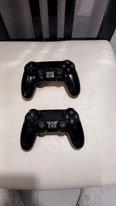 PS4 Slim 1TB + 2 Comandos + 2 Jogos