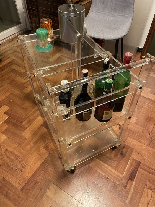 Carrinho de bebidas em acrilico