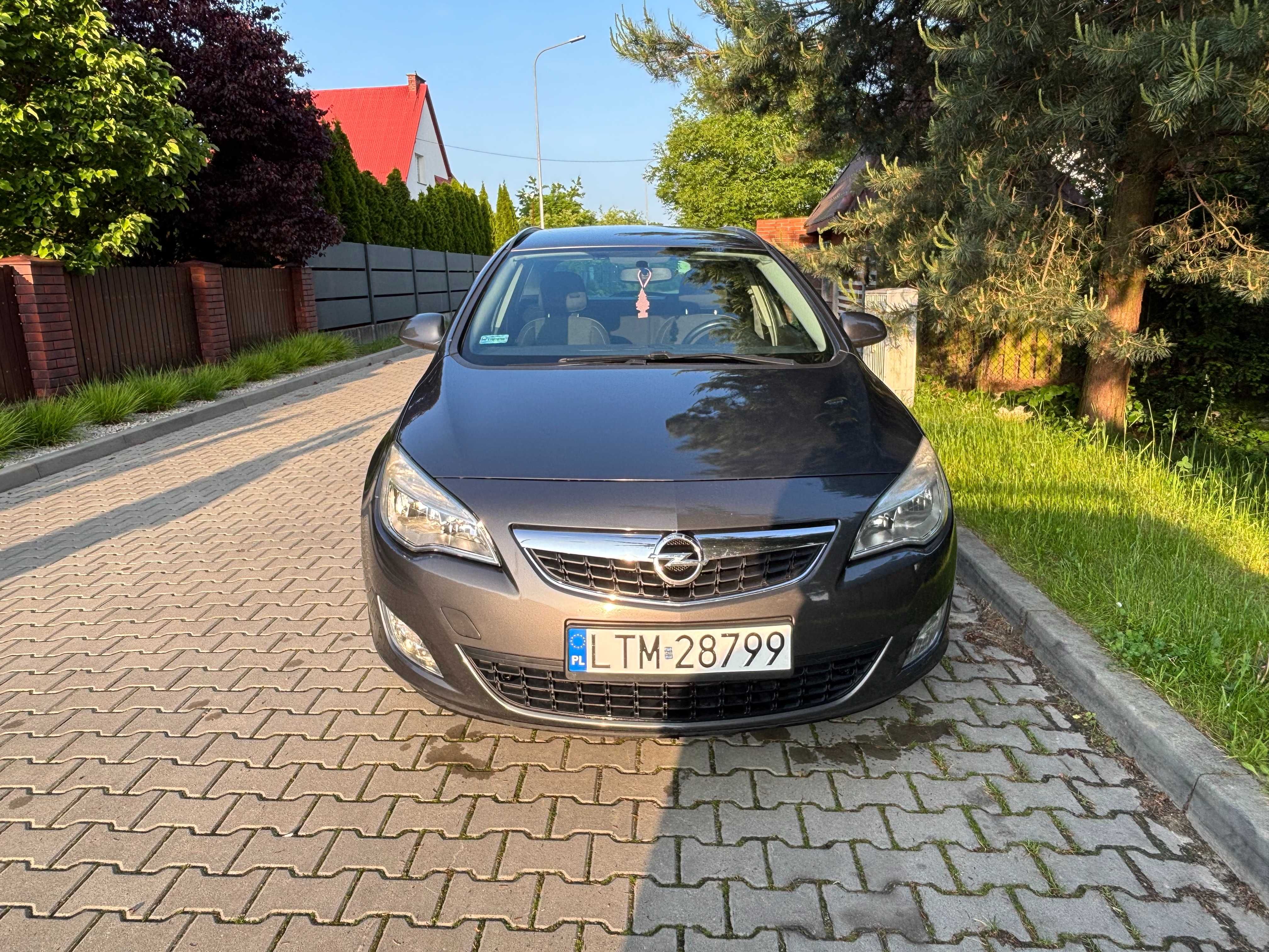 Opel Astra J 2011r 1.7cdti Sprowadzona z Niemiec duża Nawi Radio 7"