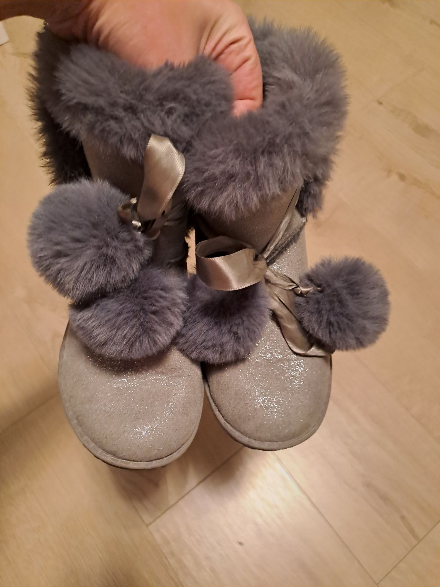 Nowe buty zimowe typu emu r. 34