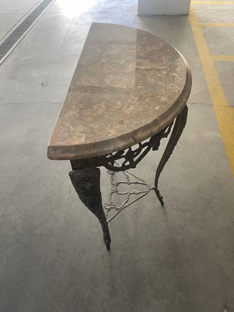Crêdencia com pedra mármore