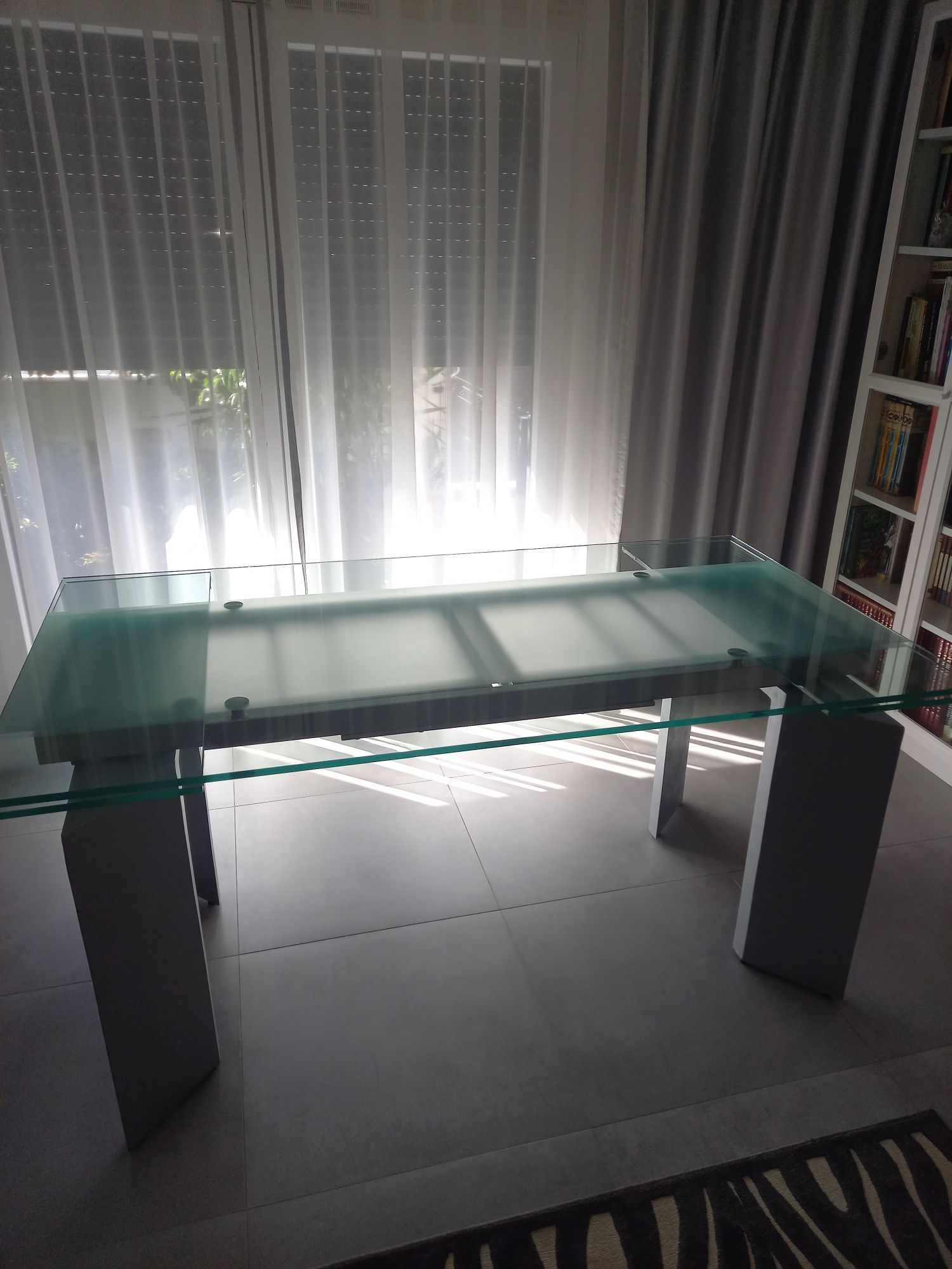 Mesa de vidro impecável