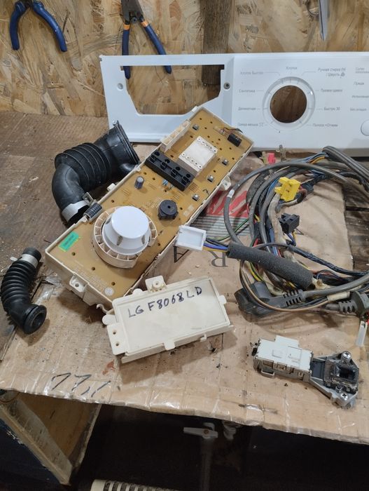 LG F8068LD все працює.