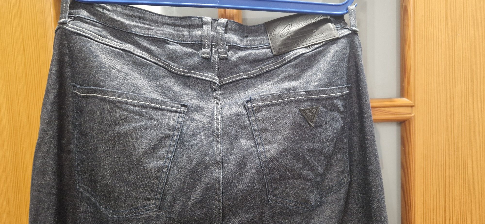 Guess skinny fit model woskowane czarno grafitowe jeansy rozmiar 32