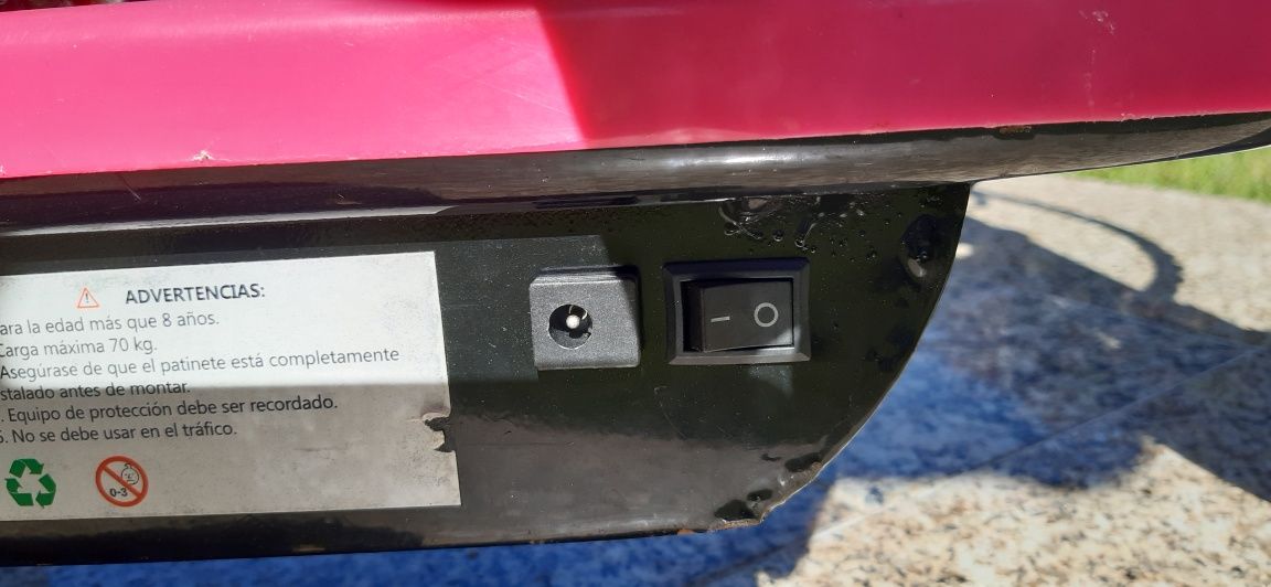Trotinete eléctrica de criança