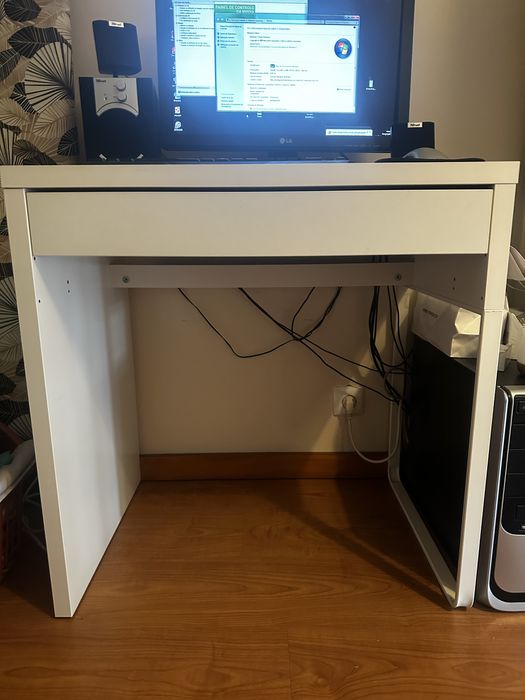Secretaria Ikea para quarto ou escritorio