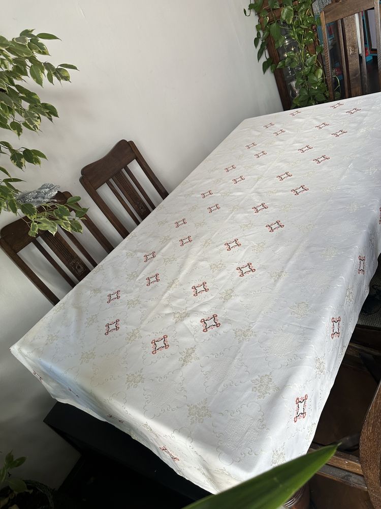 Duży biały obrus haft swieta okazje