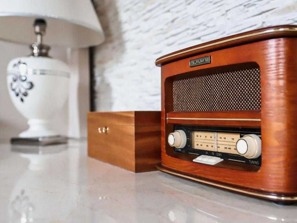 Radioodtwarzacz HYUNDAI RC-606 retro NOWE