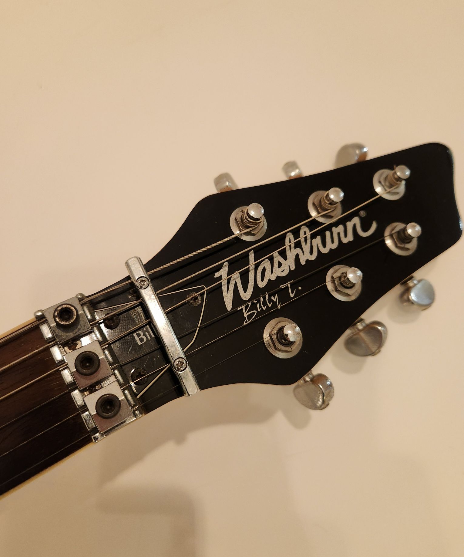 Guitarra Washburn Billy T. com Billy Laurence USA