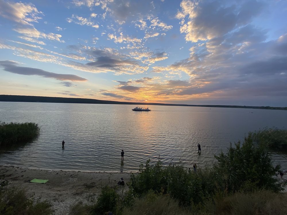 Сдам номер на берегу водоема с бассейном