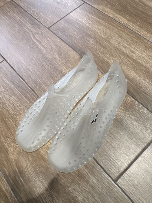 Przeźroczyste buty do wody Arena rozmiar 36