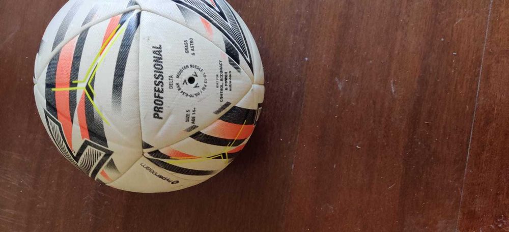 Bola de Futebol Profissional – Excelente Estado