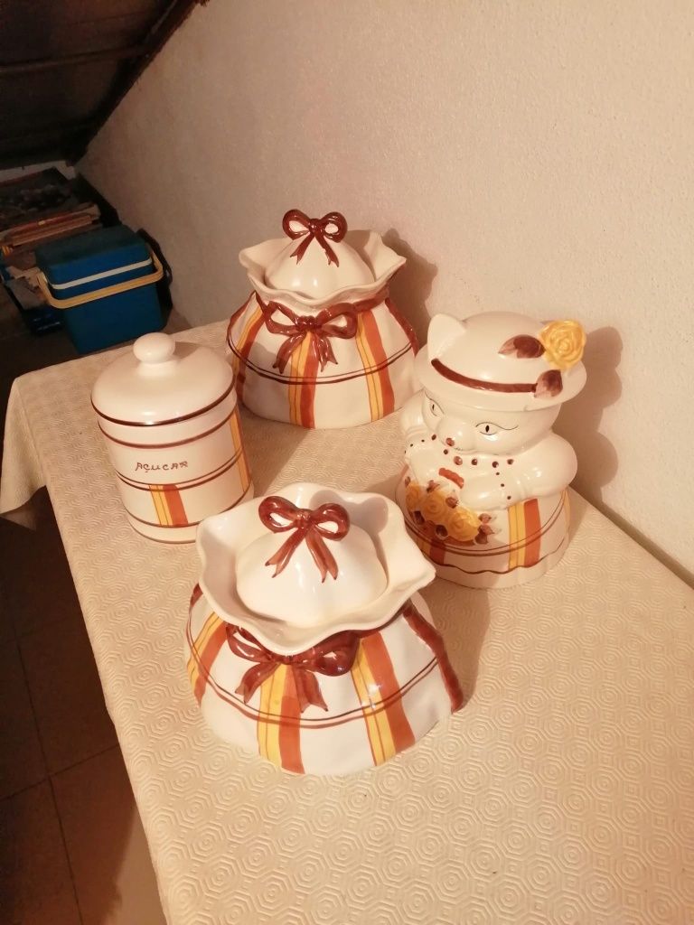 Conjunto taças  de cozinha como novas