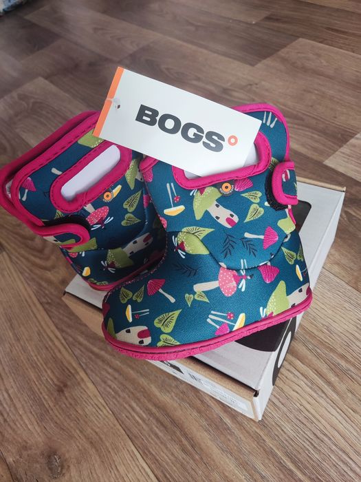 Продам нові демісезонне взуття для діток.