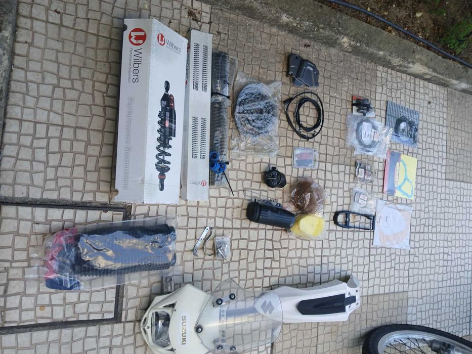 SUZUKI DR 650 SE impec com MUITO material