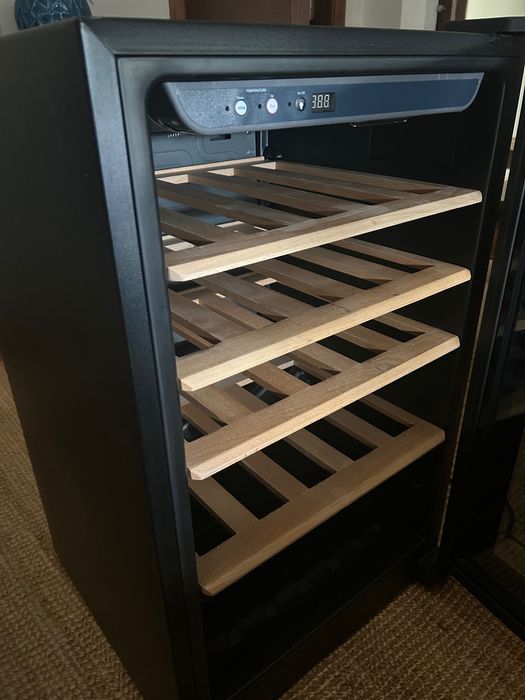 Chłodziarka na wino Haier - winiarka na 30 butelek