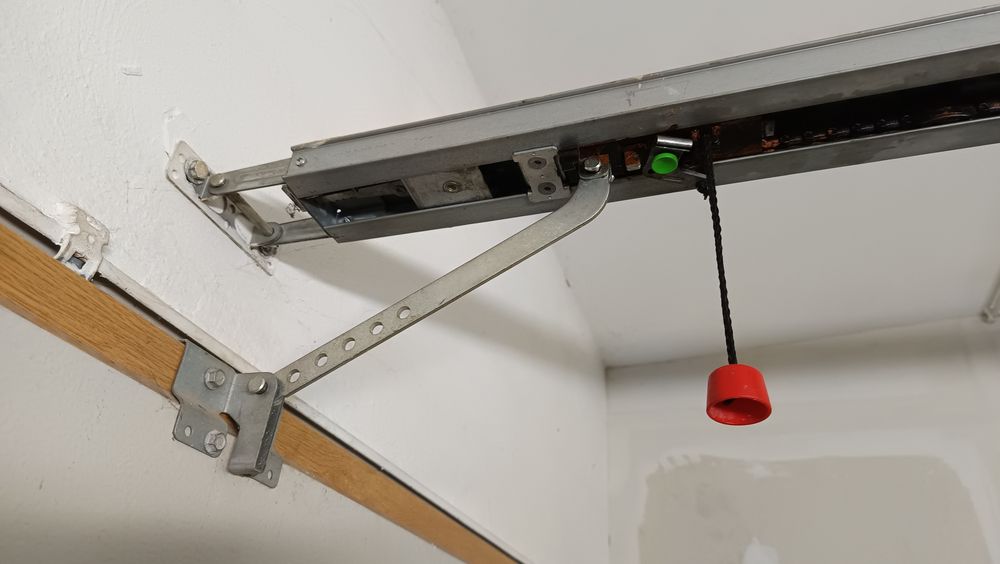 Brama garażowa segmentowa Hörmann ProMatic z napędem (na pilota)