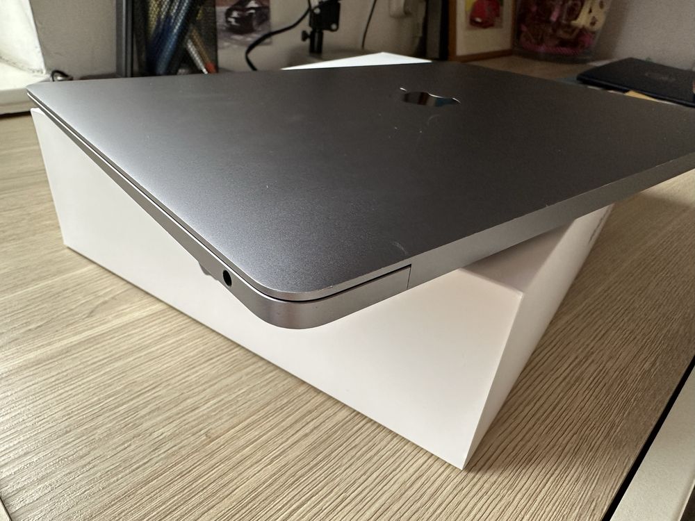 Laptop komputer MacBook Air i3 8 GB RAM 256 GB SSD