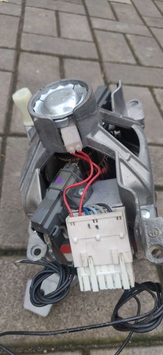 Двигатель стиральной машины Whirlpool C.E.SET. MCA 45/64-148 ALB 1