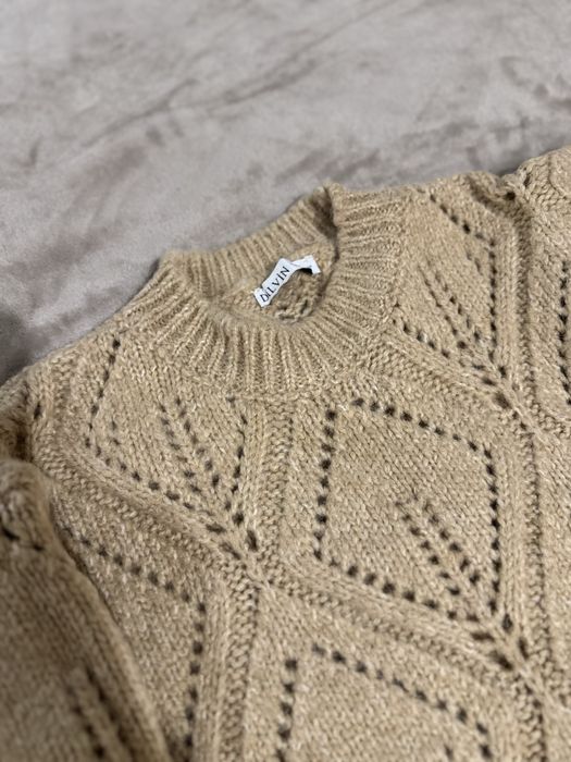 Вʼязаний светрик пшеничного кольору