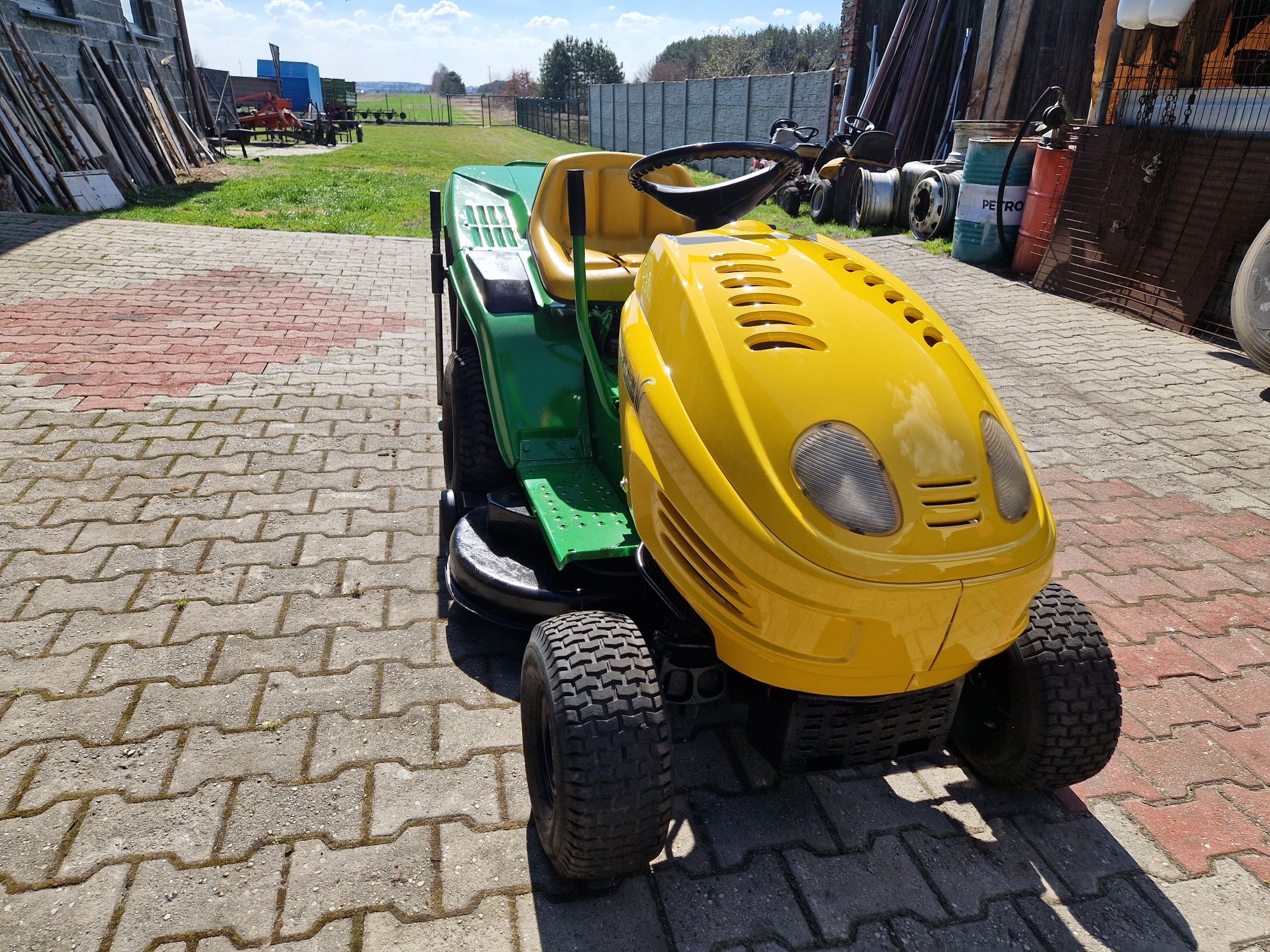 Traktorek kosiarka YARD-MAN bez wkładu.