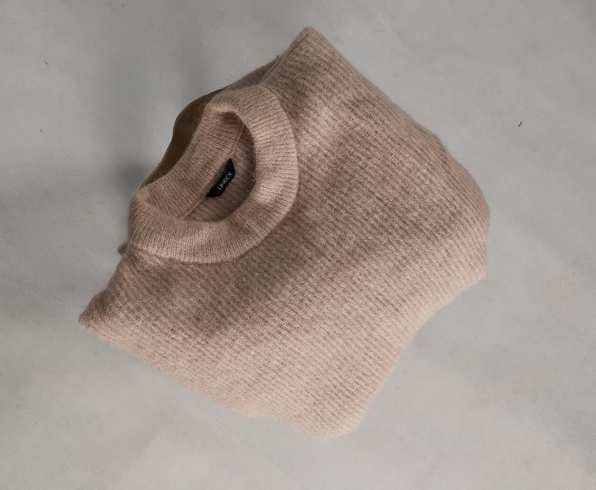 Sweterek skandynawskiej marki Lindex, z mieszanek wełny - 38% alpaka,