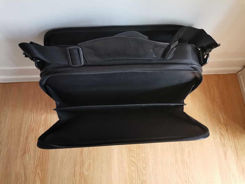 Pasta para computador Case Logic nova - impecável