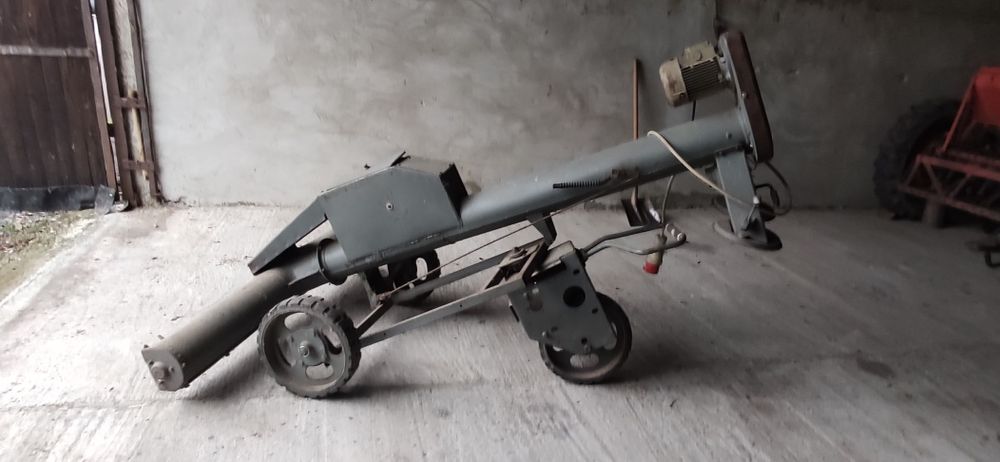 Навантажувач зерна в мішки