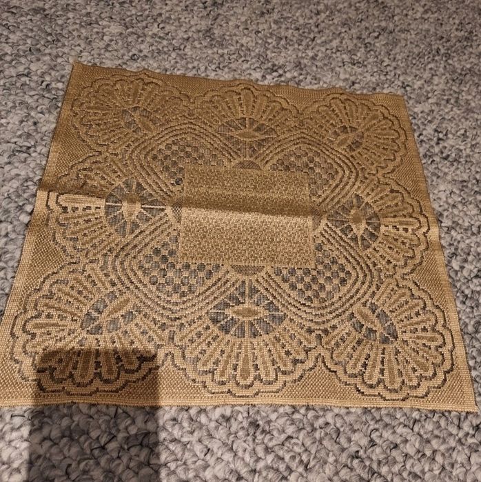 Złoty bieżnik na stolik kawowy