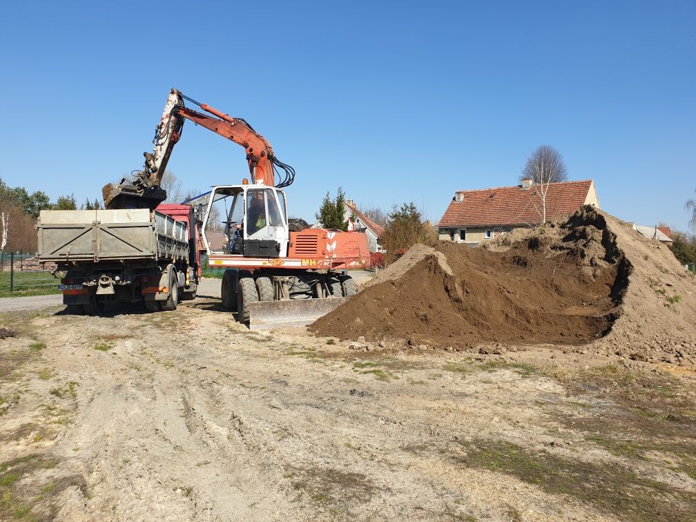 Ziemia humus dobrej jakości z załadunkiem i transportem