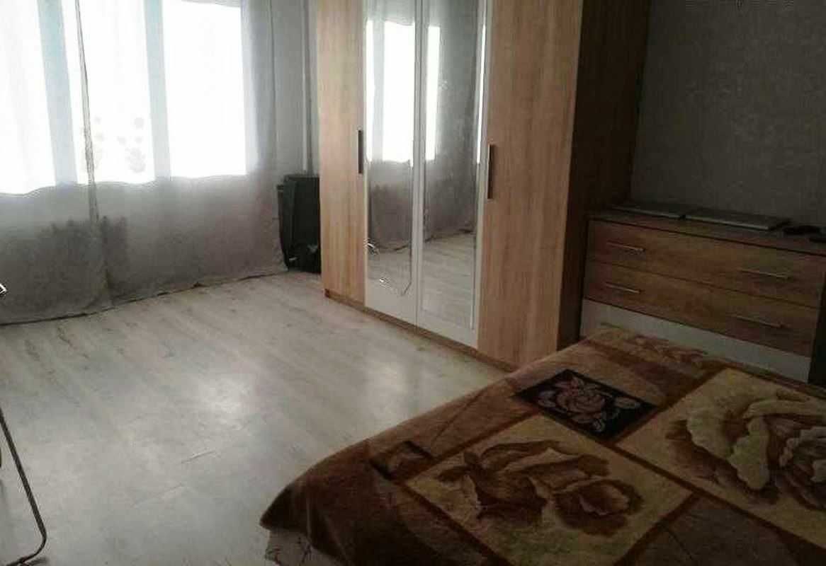 Продаж 1-к квартири Оболонський проспект 25 з ремонтом