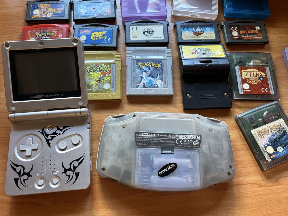 Vendo game boy advance + jogos (alguns artigos da foto ja vendidos)