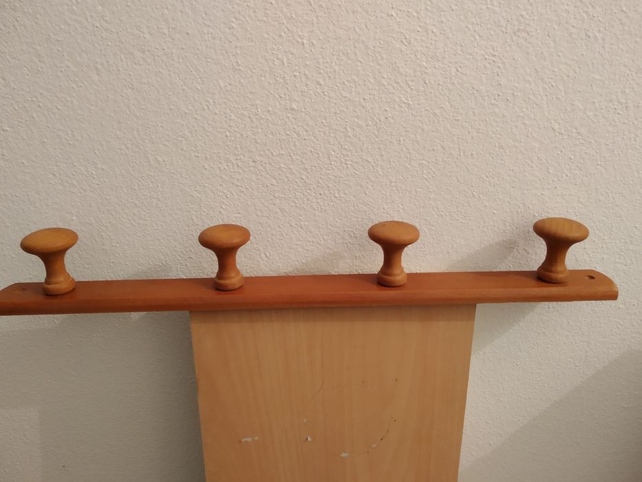 Cabide de parede em madeira