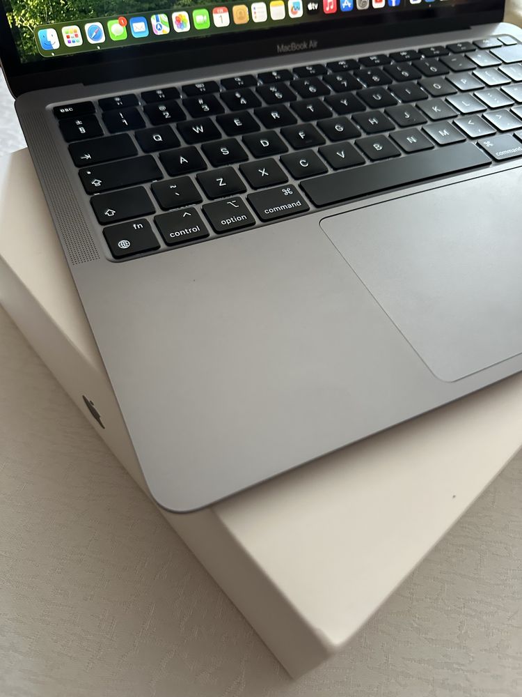 Macbook Air 13  kupiony 14.2.2025 w ispod za gotowke