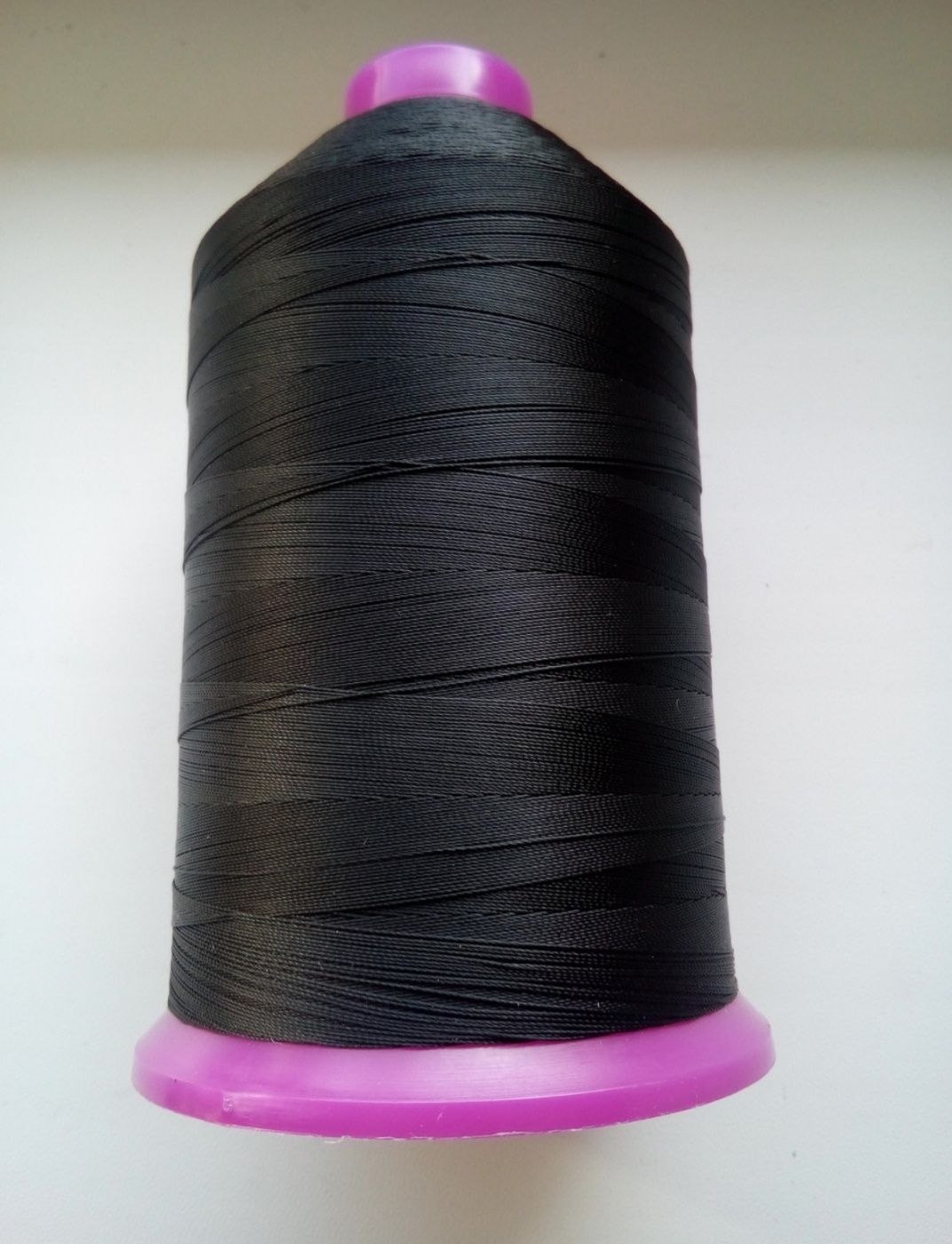 Нитки Gutermann Calora #20 ( 4600 м ) і #40 ( 4000 м ). Чорний колір.