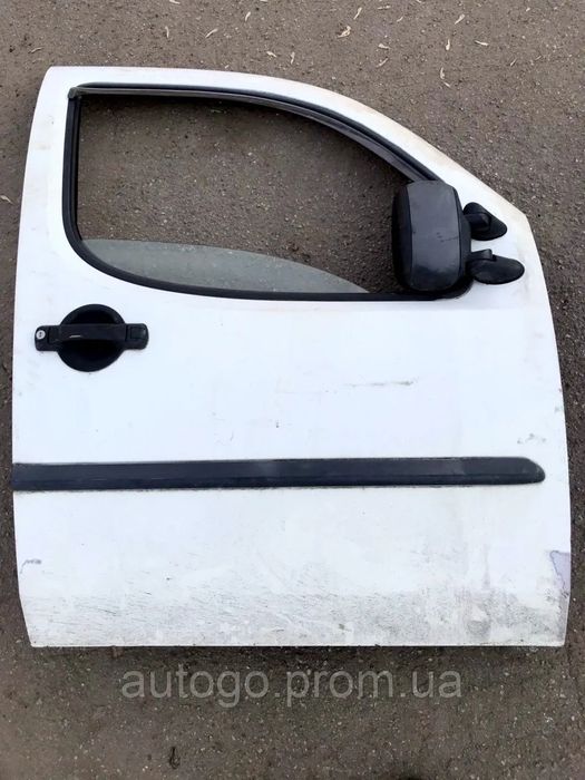 Двері передні праві Fiat Doblo