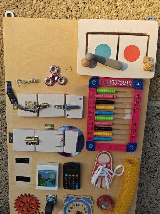 Tablica manipulacyjna dla dziecka nauka, zabawa.