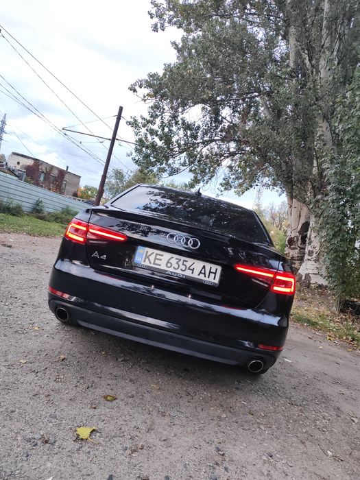 Audi A4 2017 года