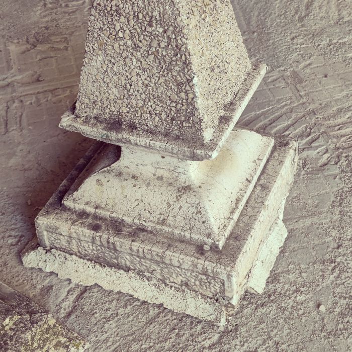 Vendo 4 pinos de pedra