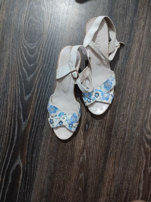 Віддам жіночі речі та взуття розмір в основному 46/48