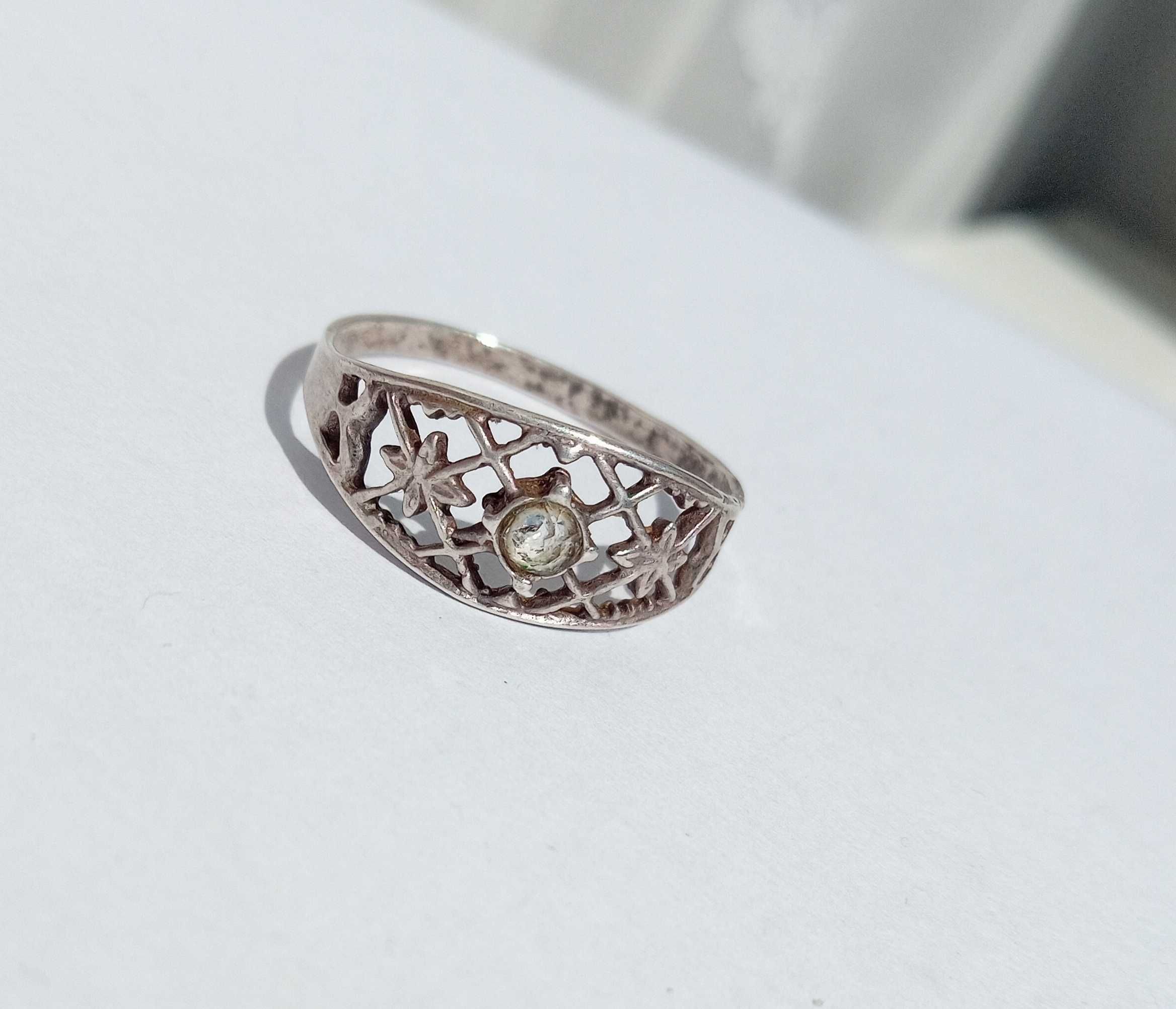 Колечко кольцо 925 проба срібло з камінцем. Розмір 18,5