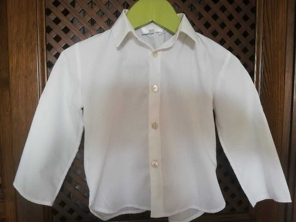 Conjunto de calções de linho e camisa branca