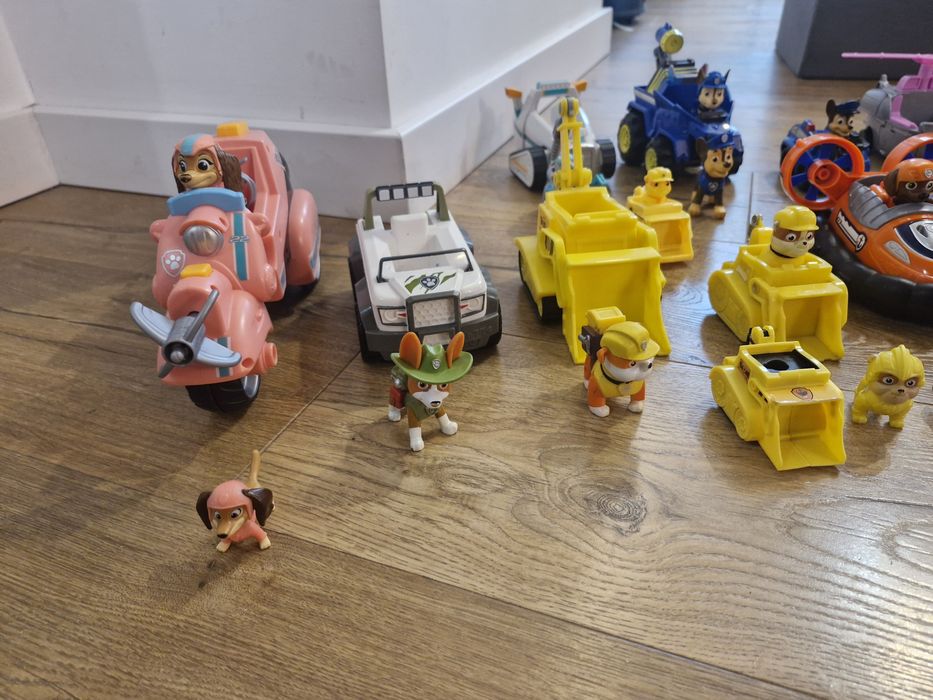 Zestaw aut i figurek psi patrol