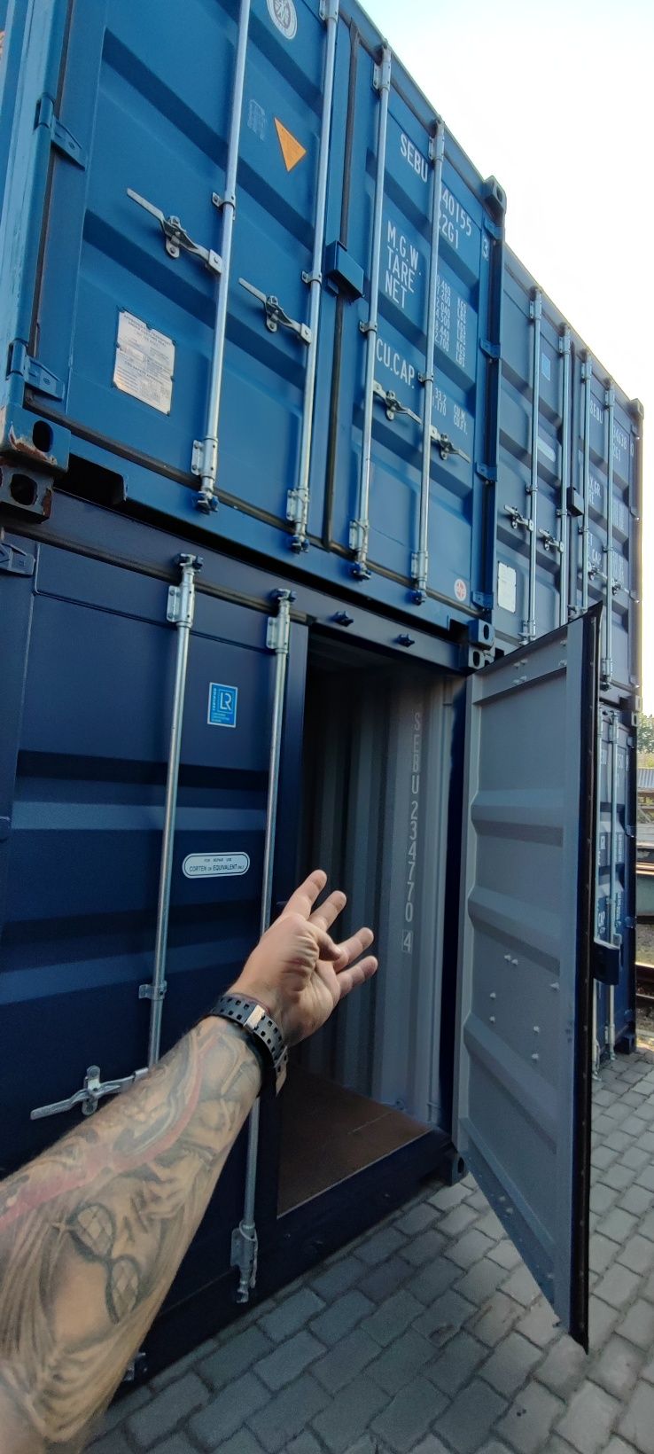 Контейнер морской приобретенный у нас - мы окрашиваем в желаемый цвет