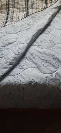 Duża dwustronna narzuta na łóżko