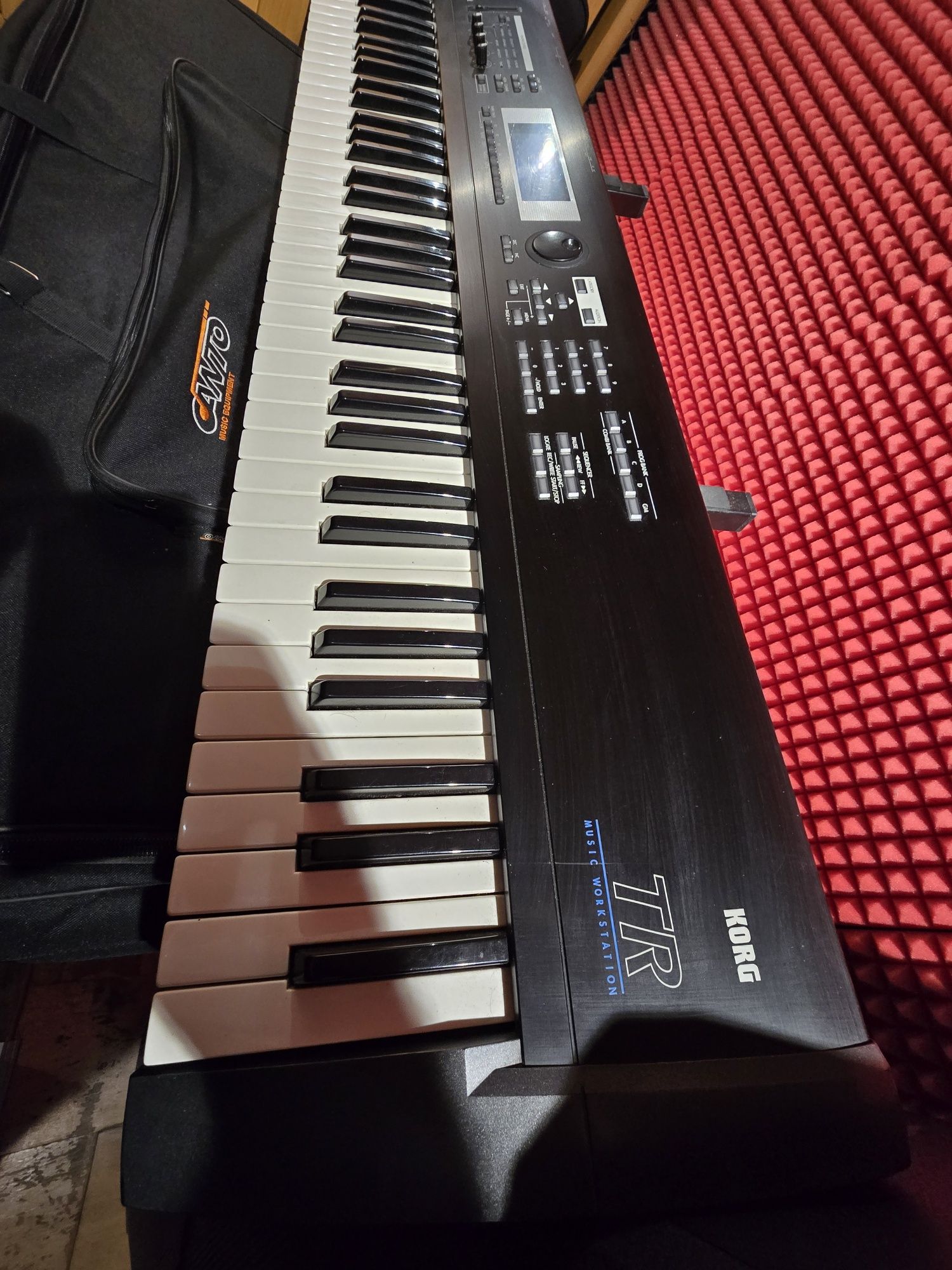 Korg Tr 76 syntezator