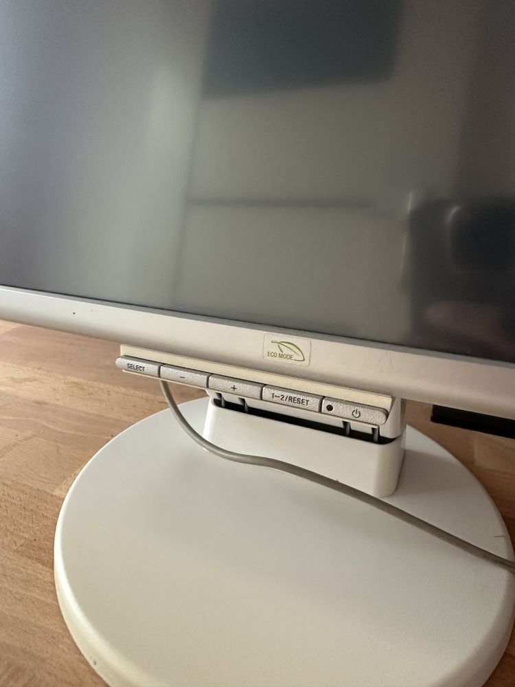 Monitor Nec LCD 175M 17 cali używany