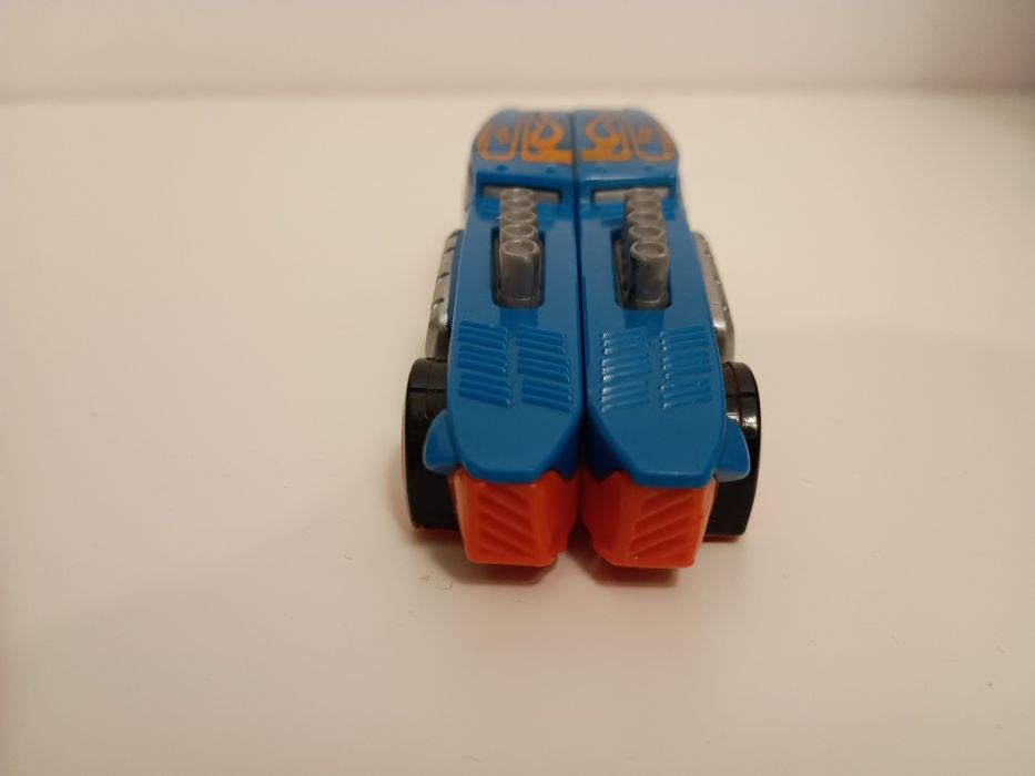 Hot wheels . Rozkładany na magnesy.