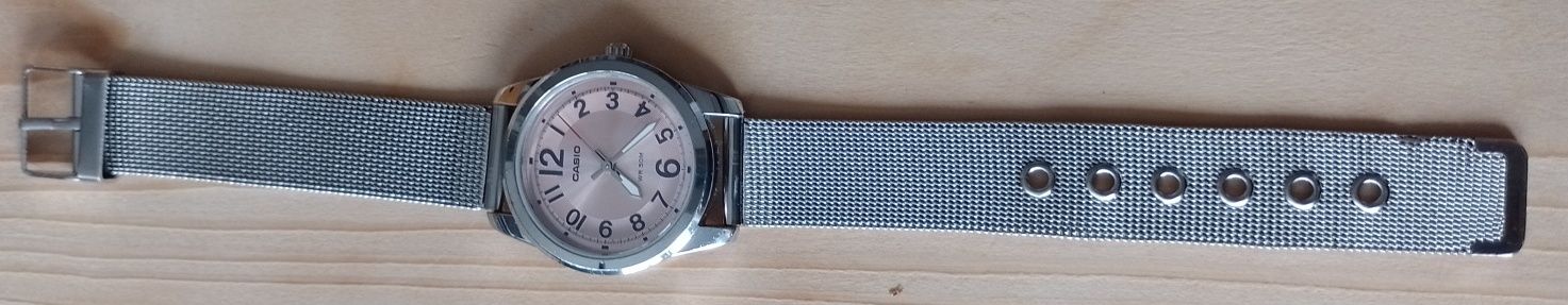 Zegarek damski Casio kolor srebrny pudrowy róż