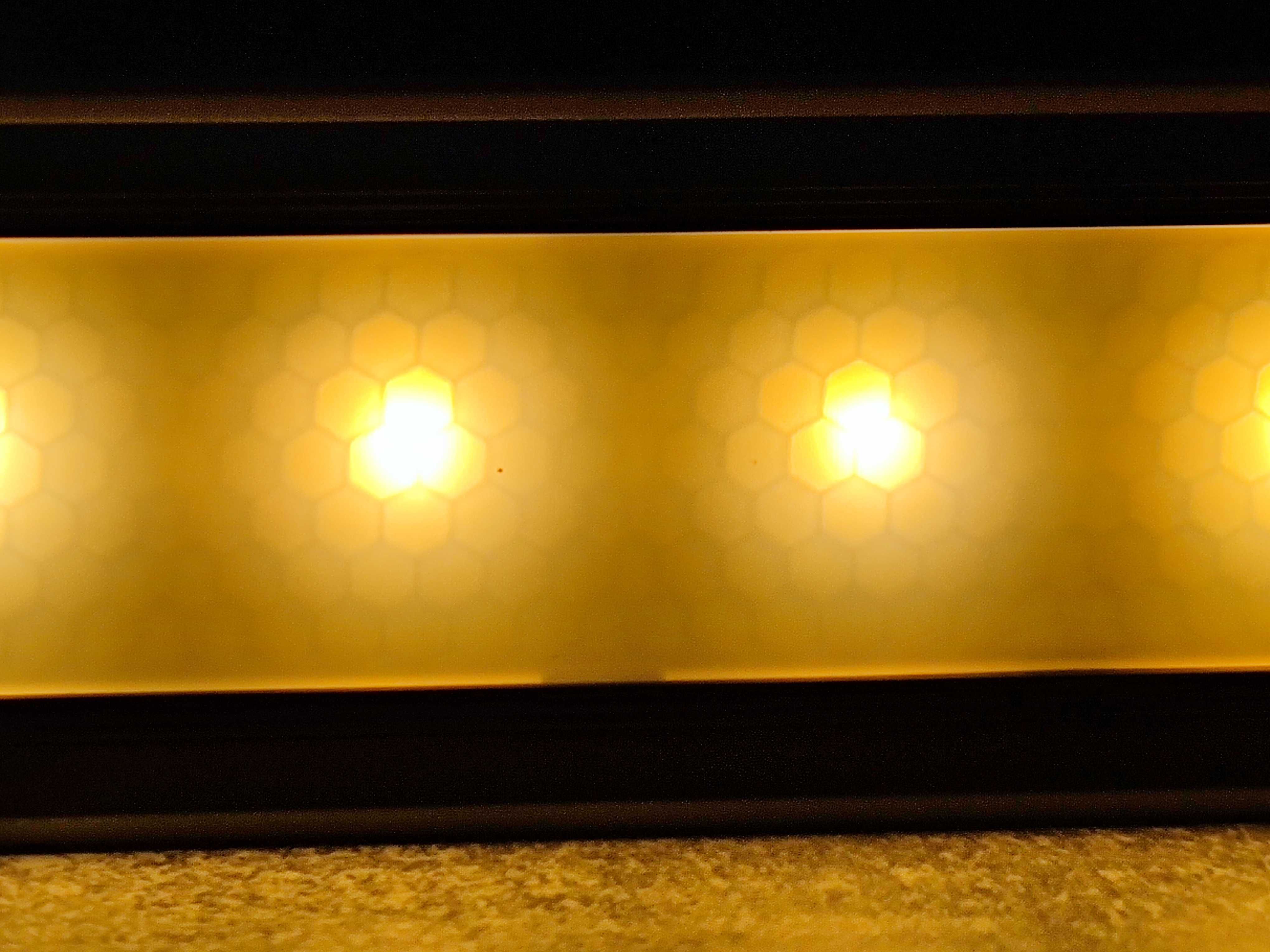 LED лампа на магнітах та акумуляторі, сенсорне керування